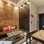 Charming 1 Bdr Downtown Apartment