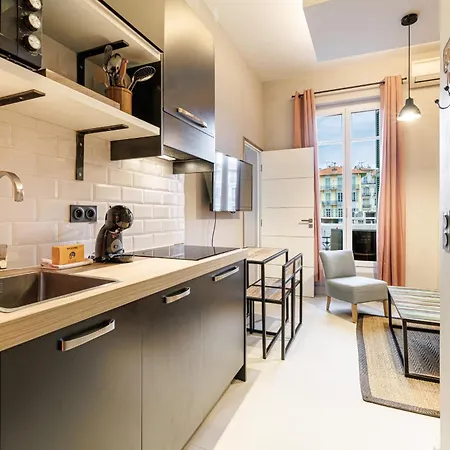 Charming 1 Bdr Downtown *