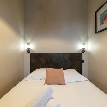 Charming 1 Bdr Downtown
