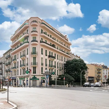 Charming 1 Bdr Downtown