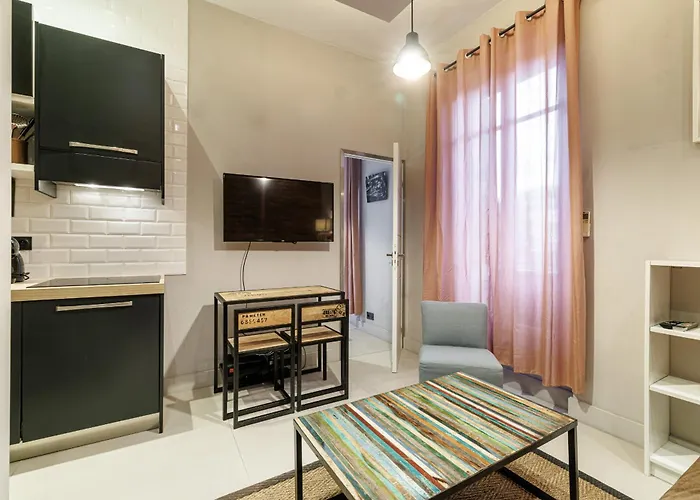 아파트 Charming 1 Bdr Downtown 니스